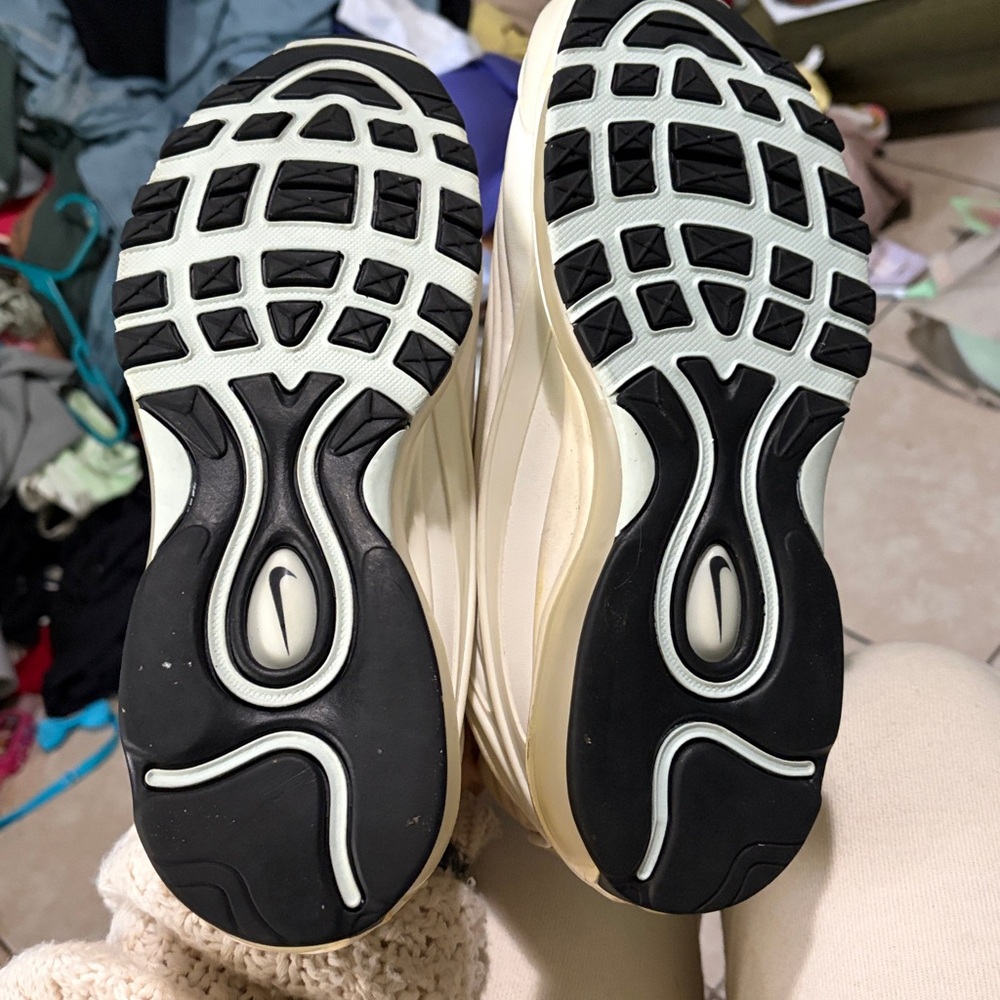 Nike Air Max - Picture 2 of 6